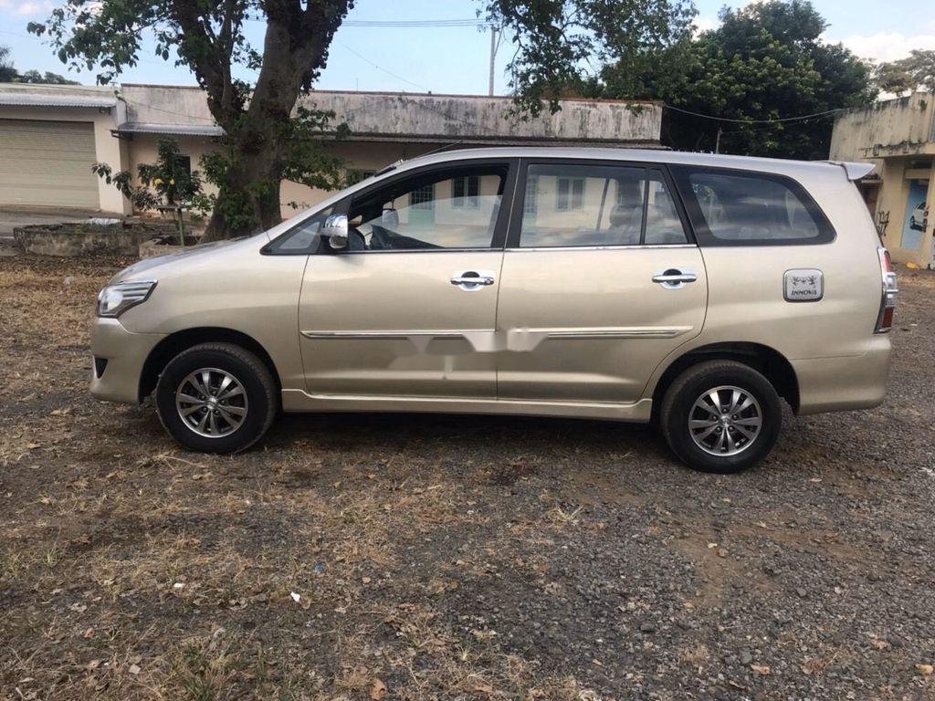 Toyota Innova   2012 - Bán Toyota Innova sản xuất 2012, màu bạc, xe nhập, số sàn