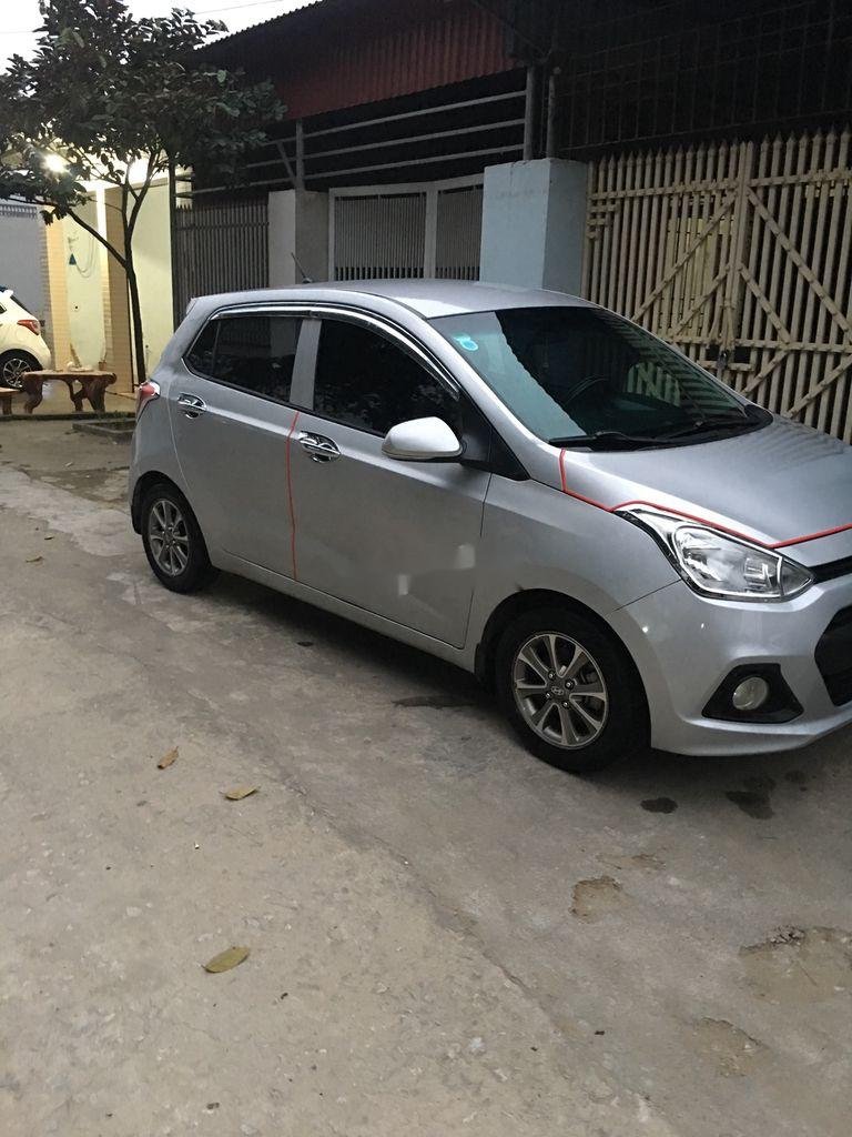 Hyundai Grand i10   2015 - Bán Hyundai Grand i10 năm sản xuất 2015, màu bạc, nhập khẩu nguyên chiếc