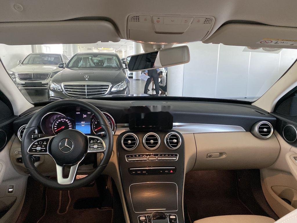 Mercedes-Benz C class   2019 - Bán Mercedes C200 2019, xe đã ra biển số nhưng chưa từng lăn bánh