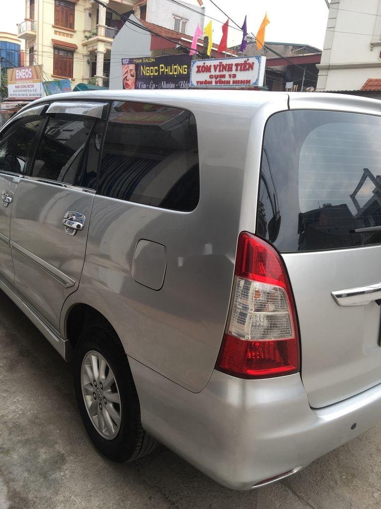 Toyota Innova   2013 - Bán Toyota Innova năm sản xuất 2013, màu bạc còn mới, 428 triệu