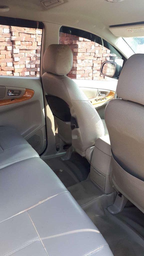 Toyota Innova   2011 - Bán Toyota Innova sản xuất năm 2011, màu bạc chính chủ