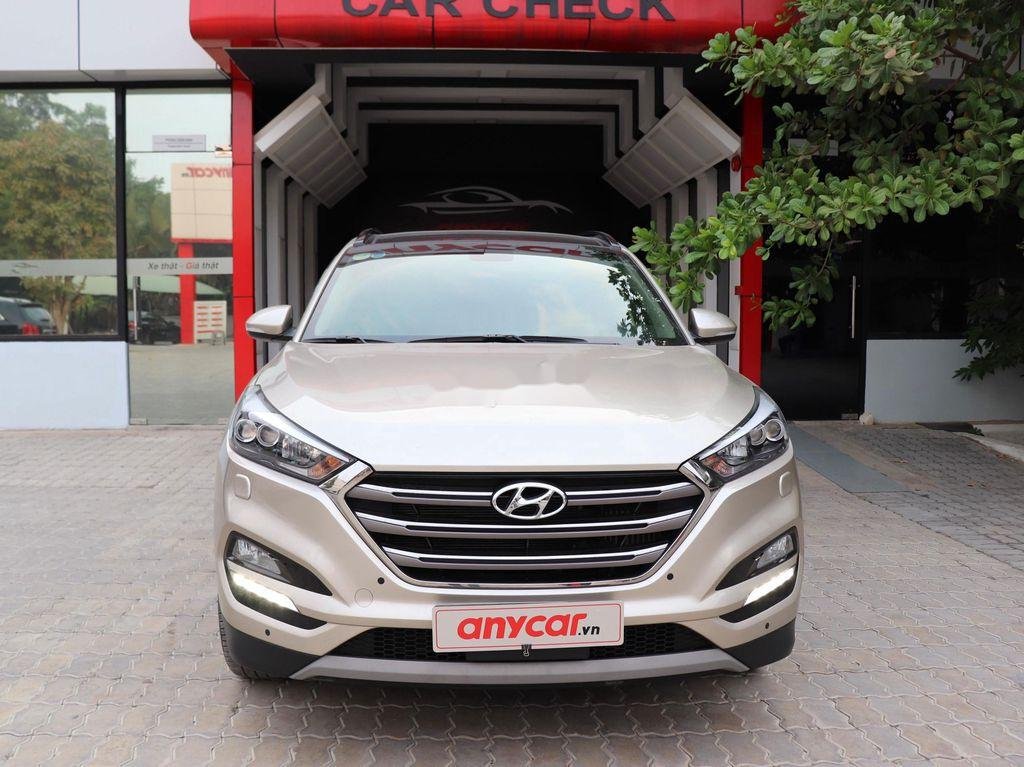 Hyundai Tucson     2018 - Bán ô tô Hyundai Tucson sản xuất năm 2018, màu bạc chính chủ