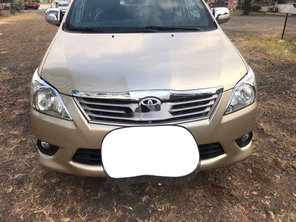 Toyota Innova   2012 - Bán Toyota Innova sản xuất 2012, màu bạc, xe nhập, số sàn