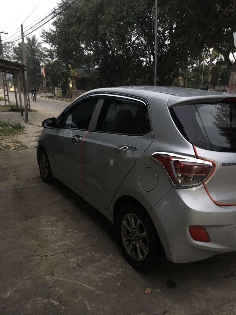 Hyundai Grand i10   2015 - Bán Hyundai Grand i10 năm sản xuất 2015, màu bạc, nhập khẩu nguyên chiếc