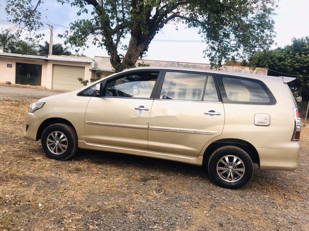 Toyota Innova   2012 - Bán Toyota Innova sản xuất 2012, màu bạc, xe nhập, số sàn