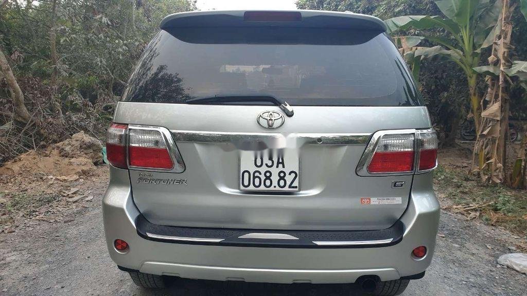 Toyota Fortuner 2.5G 2010 - Bán Toyota Fortuner 2.5G đời 2010, màu bạc, nhập khẩu nguyên chiếc xe gia đình