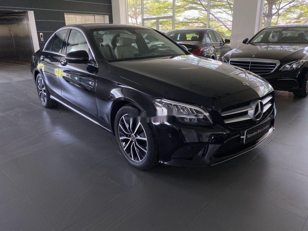 Mercedes-Benz C class   2019 - Bán Mercedes C200 2019, xe đã ra biển số nhưng chưa từng lăn bánh