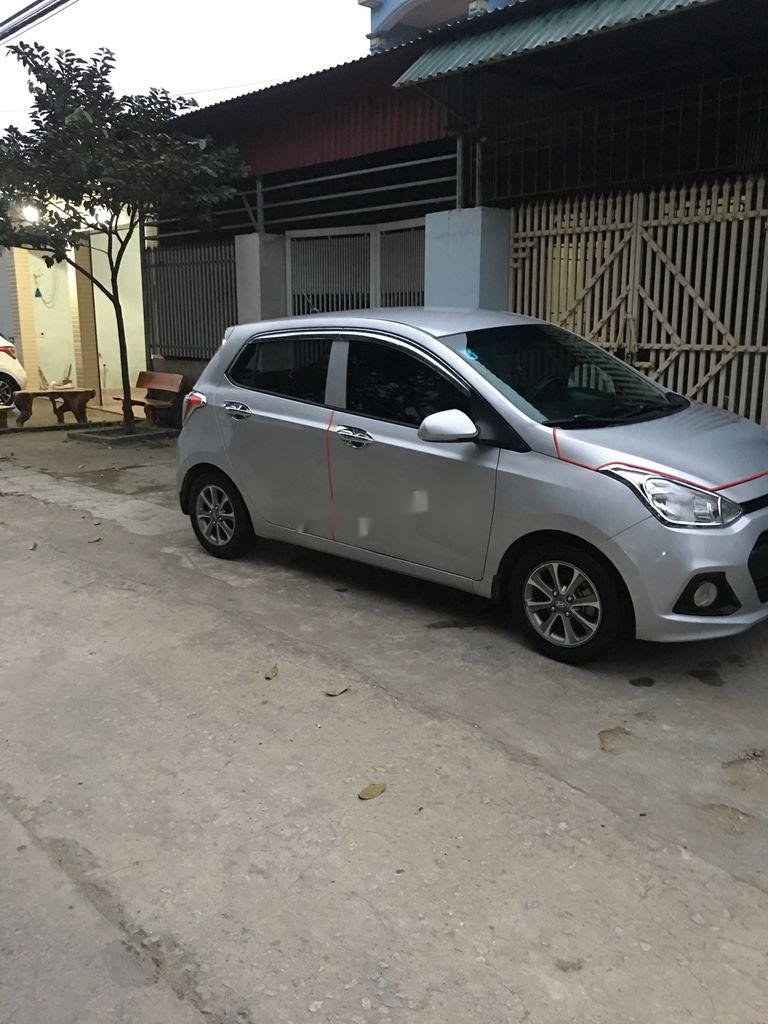 Hyundai Grand i10   2015 - Bán Hyundai Grand i10 năm sản xuất 2015, màu bạc, nhập khẩu nguyên chiếc