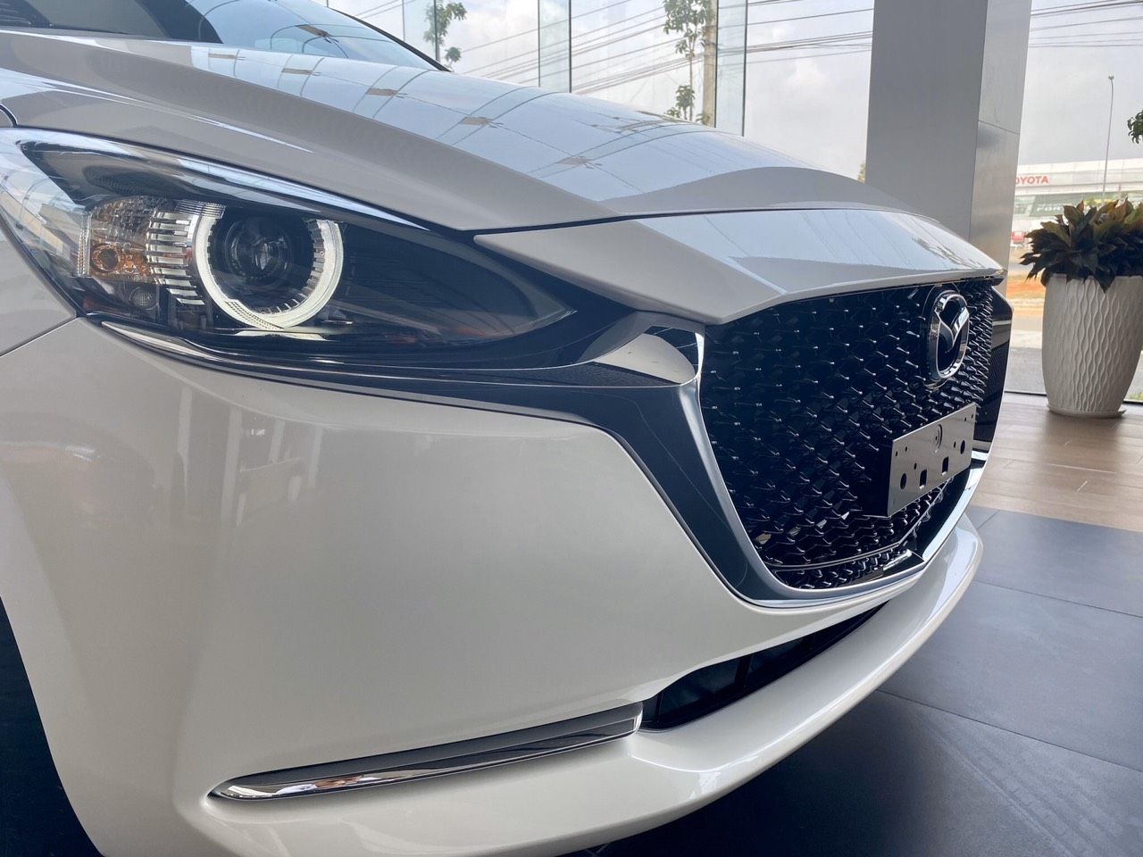 Mazda 2 Luxury 2020 - Mazda Biên Hòa - Ưu đãi 20 triệu: Mazda 2 Luxury 2020, màu trắng