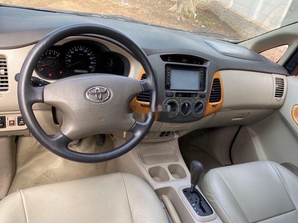 Toyota Innova   2010 - Bán Toyota Innova năm sản xuất 2010, màu bạc xe gia đình, 326 triệu