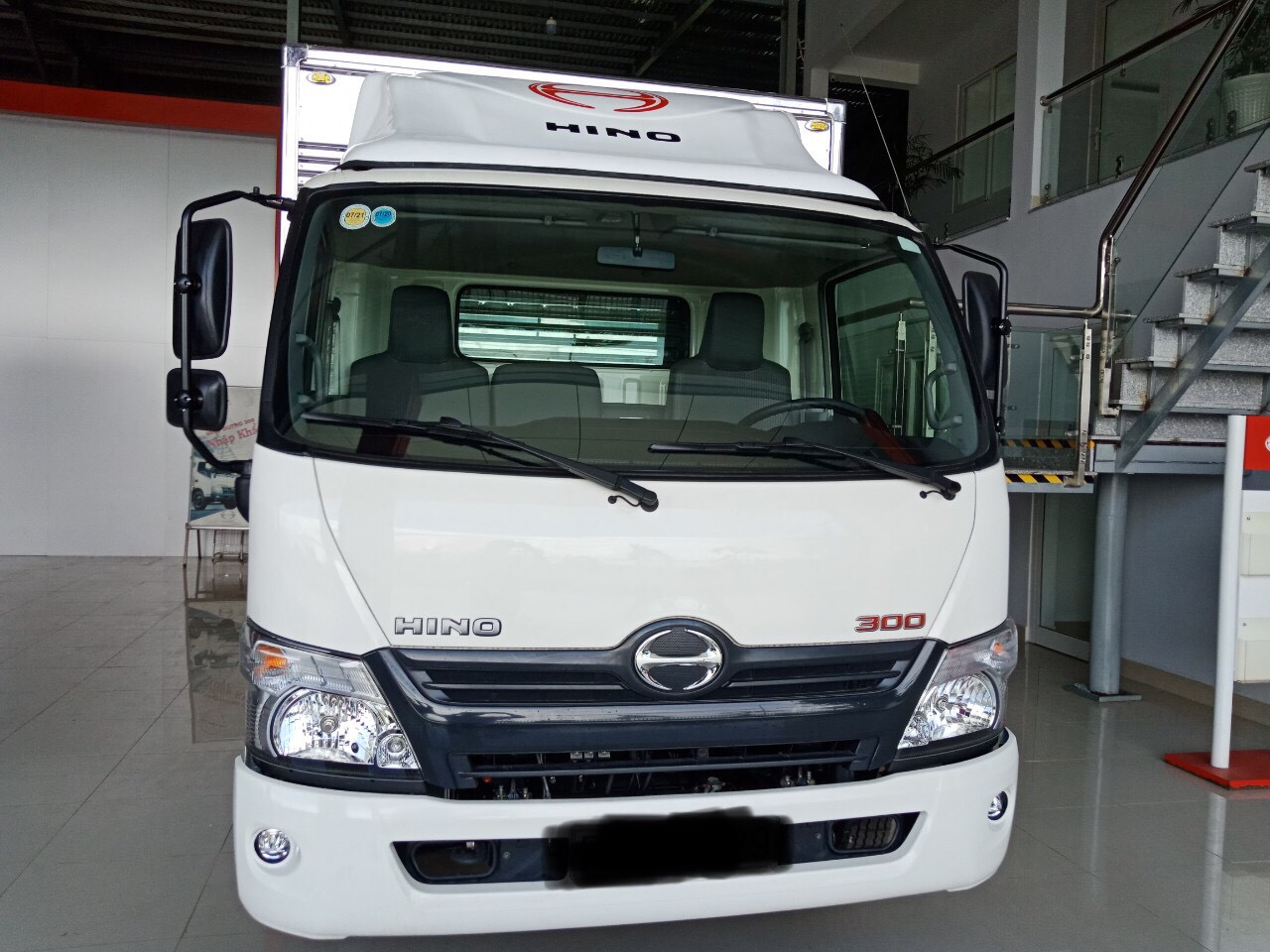 Hino 300 Series 2020 - Xe tải Hino 300XZU720 3T5 thùng kín 5m2