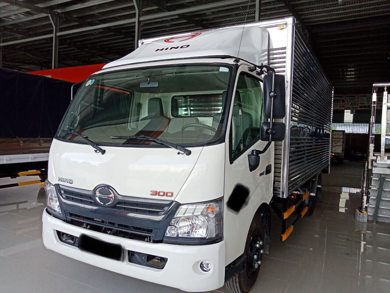 Hino 300 Series 2020 - Xe tải Hino 300XZU720 3T5 thùng kín 5m2