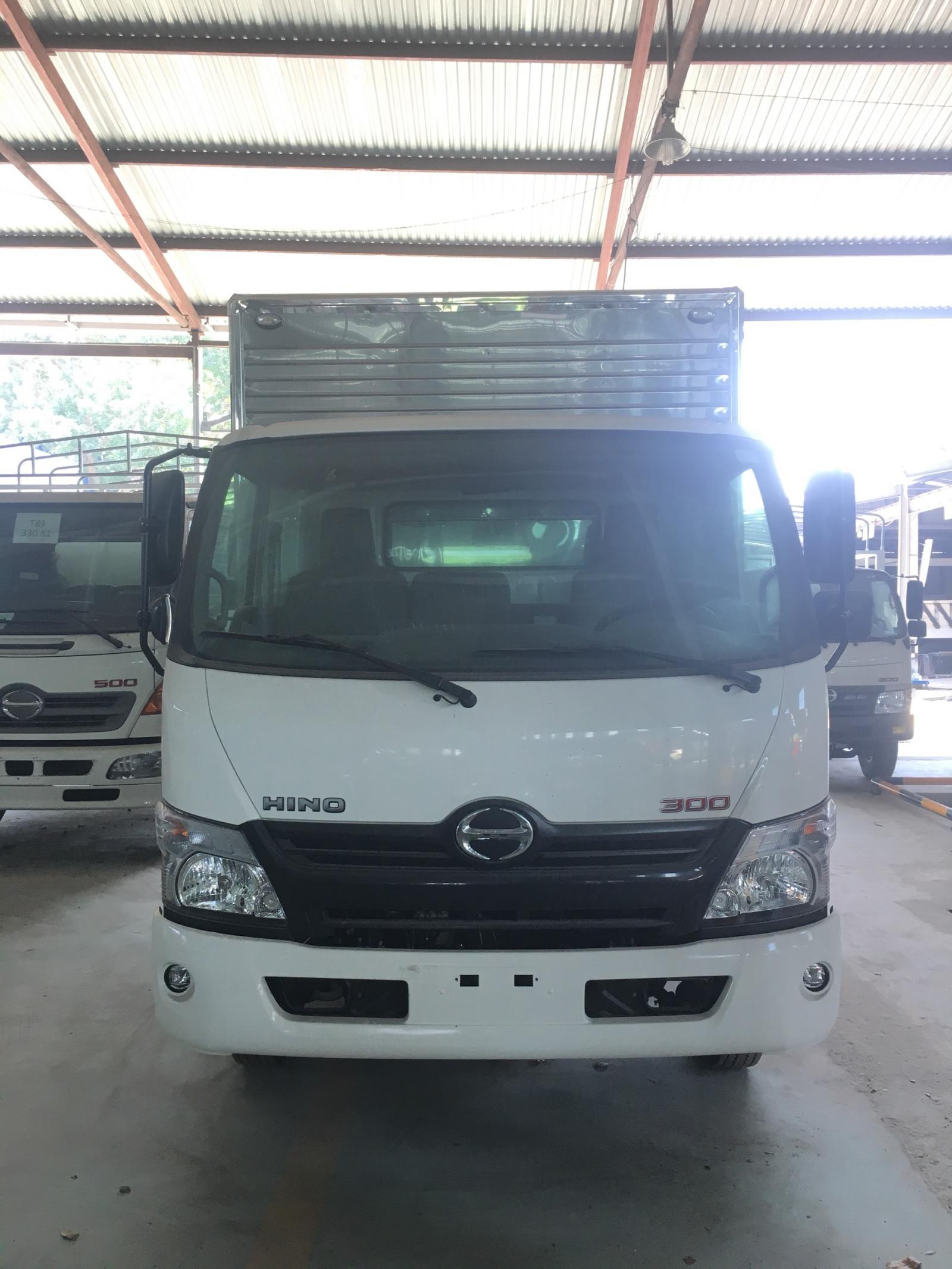 Hino 500 Series 2020 - Xe tải Hino 3.5T thùng kín bửng nâng 5m2