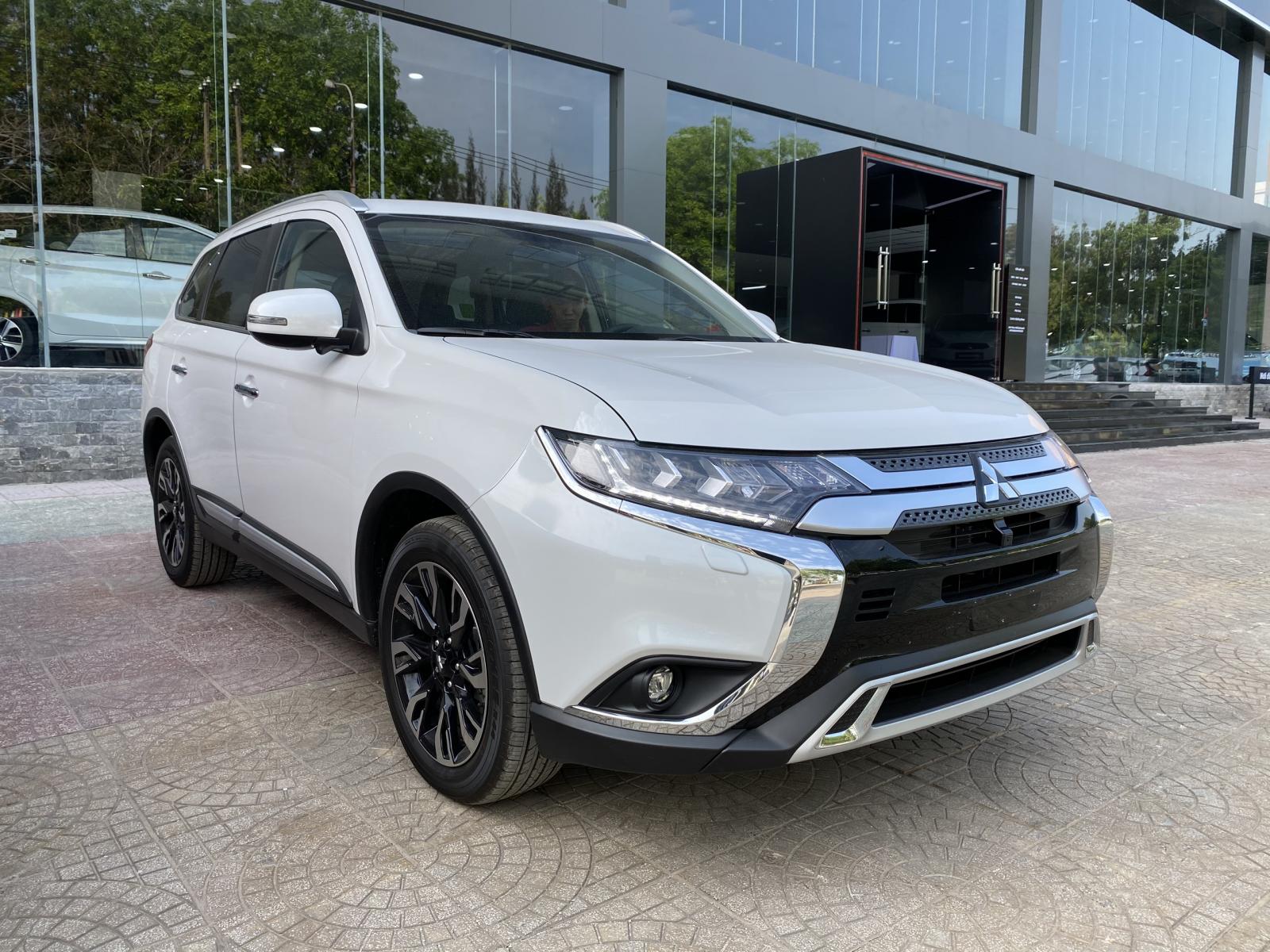 Mitsubishi Outlander Sport 2020 - Bán xe Mitsubishi Outlander Sport đời 2020, màu trắng, nhập khẩu