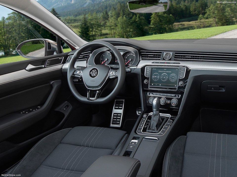 Volkswagen Passat Bluemotion Comfort 2018 - Bán Volkswagen Passat Bluemotion Comfort đời 2018, màu trắng, nhập khẩu nguyên chiếc