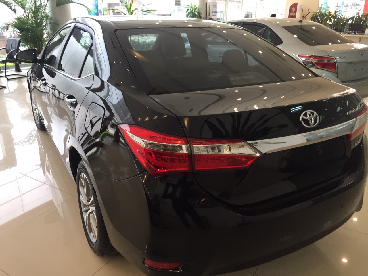 Toyota Corolla altis 2015 - Bán xe Toyota Corolla altis đời 2015, màu đen