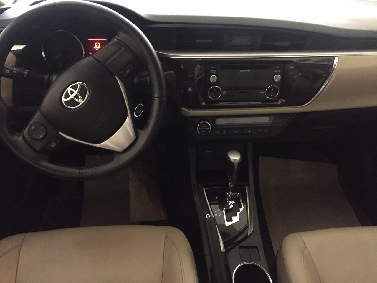 Toyota Corolla altis 2015 - Bán xe Toyota Corolla altis đời 2015, màu đen