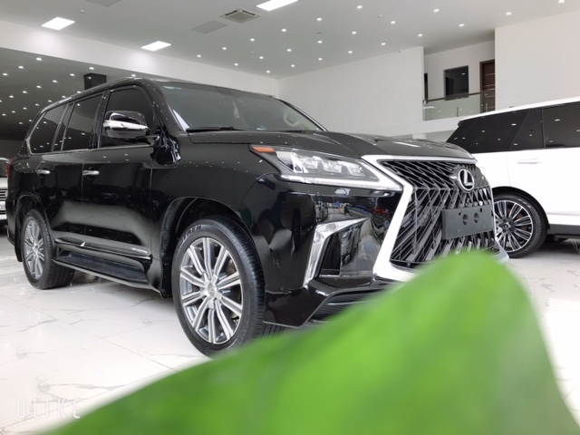 Lexus LX 570 2016 - Bán xe Lexus LX570 màu đen Super Sport S sản xuất 2016, đăng ký cuối 2016, một chủ từ đầu