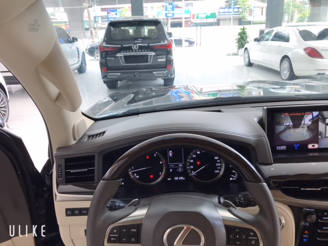 Lexus LX 570 2016 - Bán xe Lexus LX570 màu đen Super Sport S sản xuất 2016, đăng ký cuối 2016, một chủ từ đầu