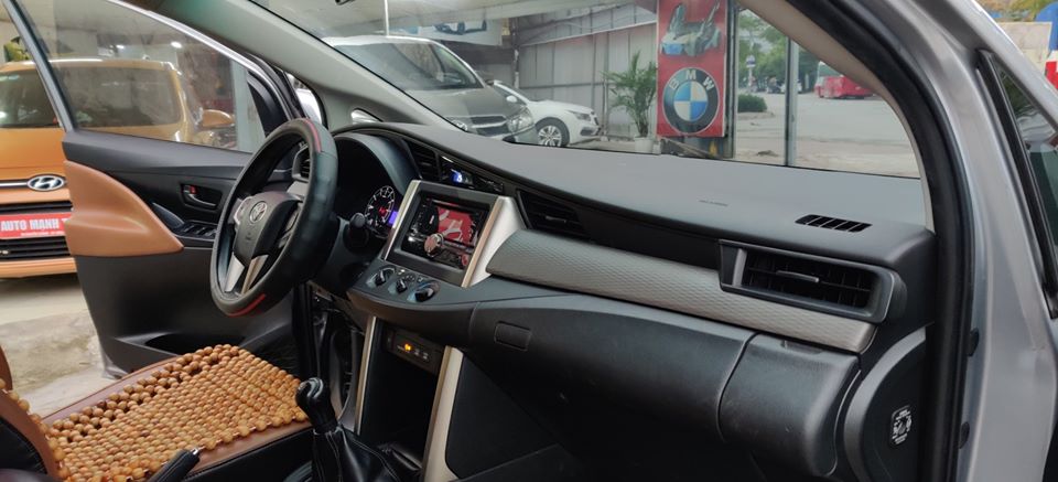 Toyota Innova 2.0E 2017 - Bán xe Toyota Innova 2.0E sản xuất 2017, màu bạc