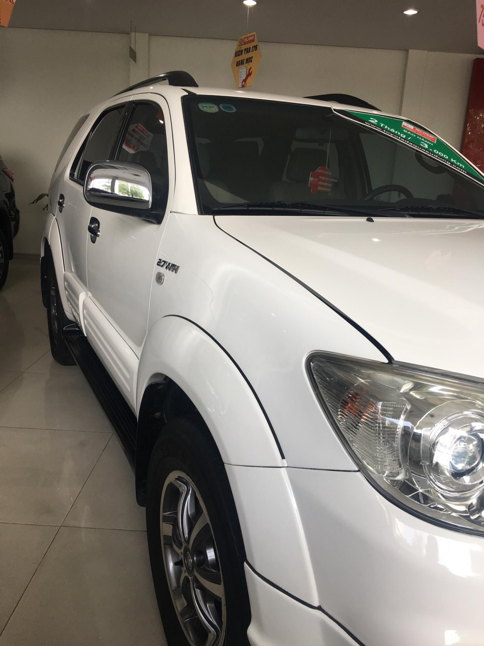 Toyota Fortuner 2011 - Cần bán lại xe Toyota Fortuner đời 2011, màu trắng