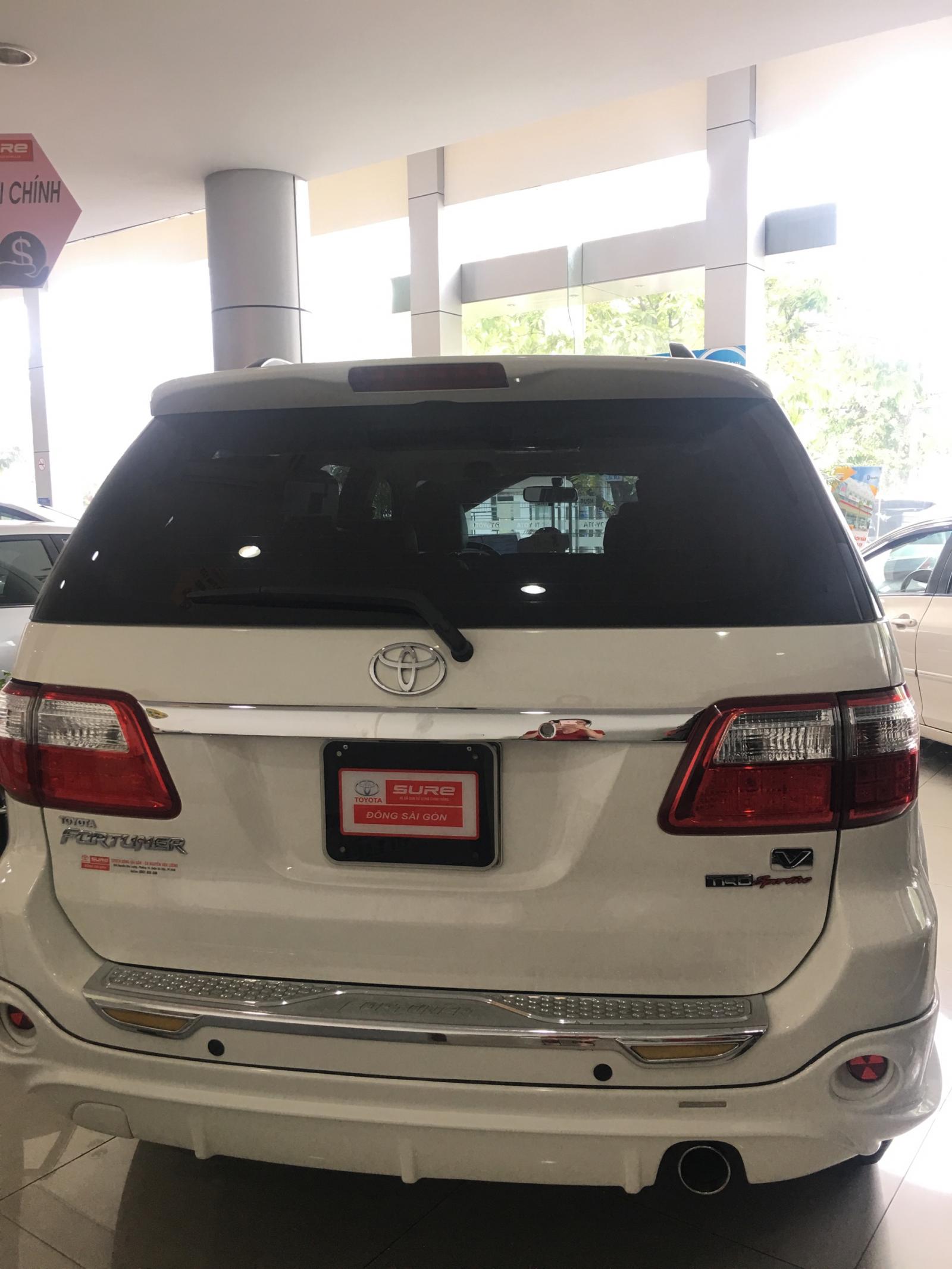 Toyota Fortuner 2011 - Cần bán lại xe Toyota Fortuner đời 2011, màu trắng