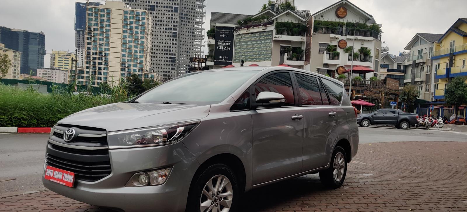 Toyota Innova 2.0E 2016 - Bán xe Toyota Innova 2.0E 2016, màu bạc, chính chủ, giá 555tr