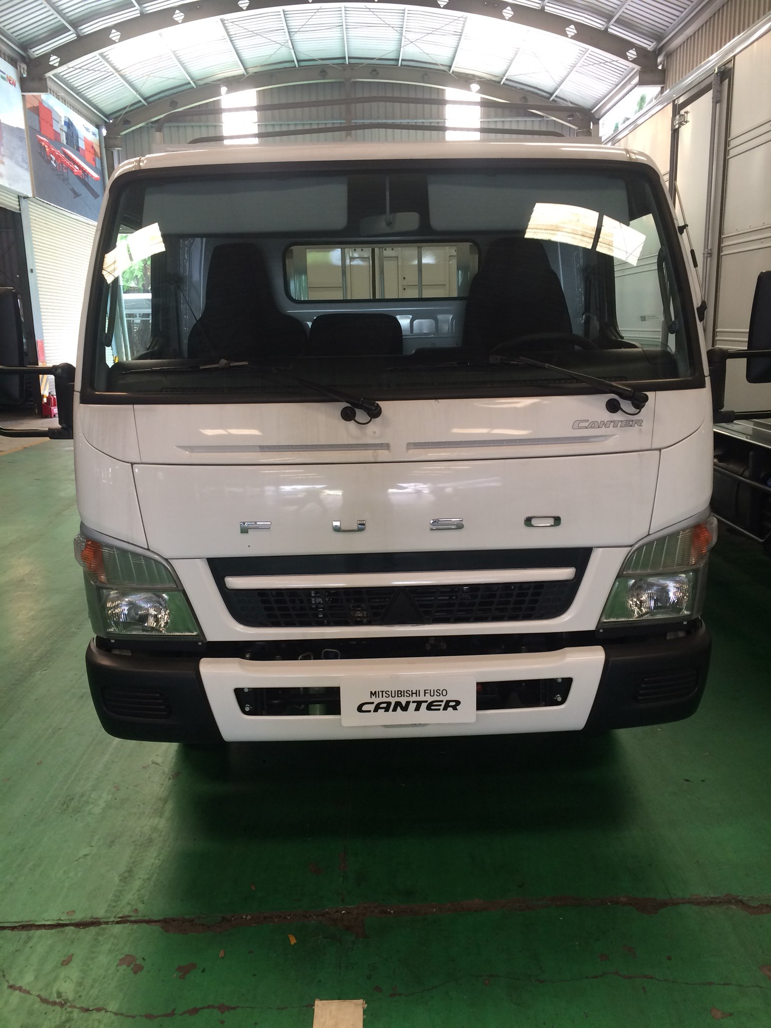 Genesis 2020 - Bán xe tải Nhật Bản Fuso Canter 6.5 thùng bạt