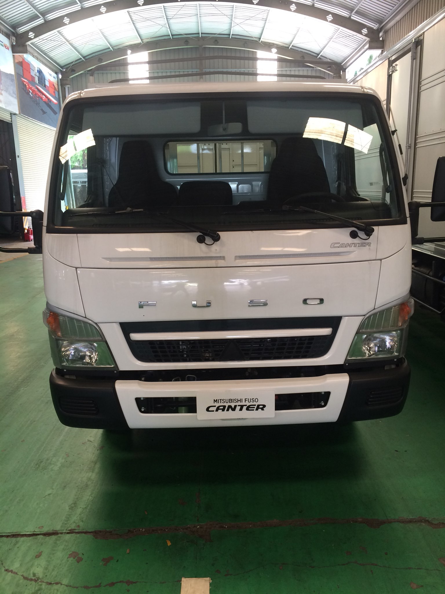 Genesis 2020 - Bán xe tải Nhật Bản Fuso Canter6.5 thùng bạt