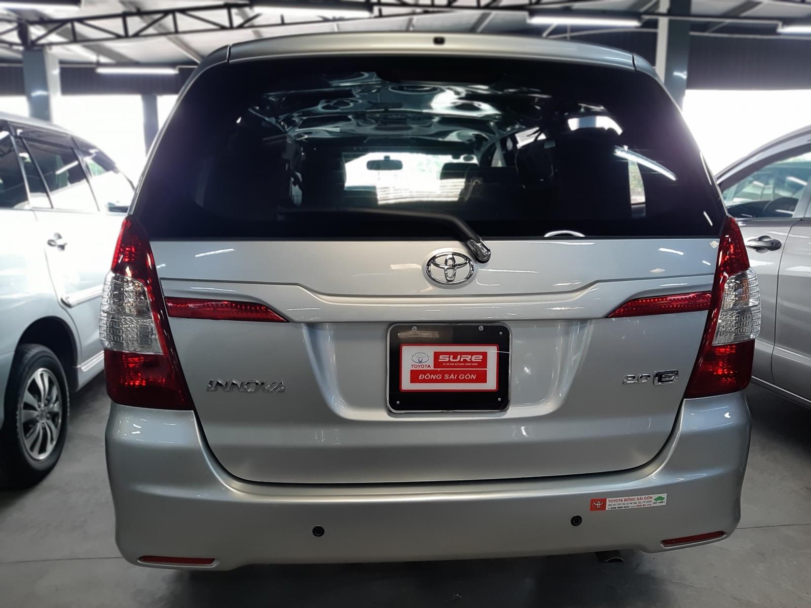 Toyota Innova 2.0E 2014 - Bán xe Toyota Innova 2.0E đời 2014, màu bạc, số sàn, giá 520tr