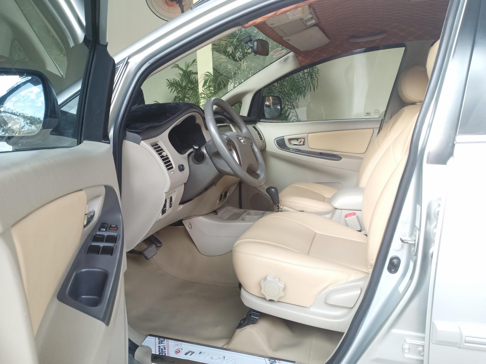 Toyota Innova G 2014 - Bán Toyota Innova G năm 2014, màu bạc