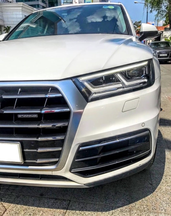 Audi Q5 2018 - Cần bán hoặc giao lưu Audi Q5 AT màu trắng, còn thơm mùi mới