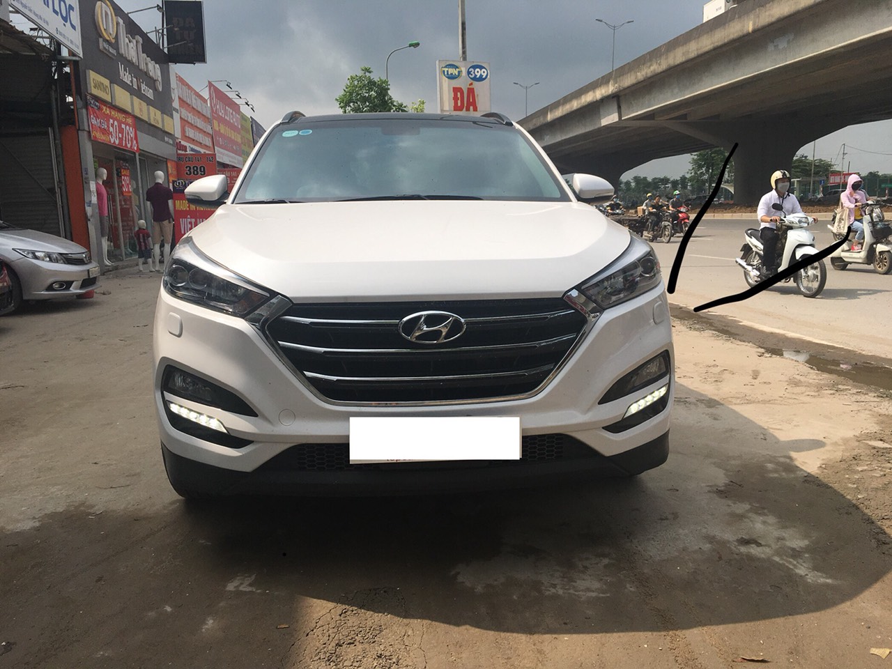 Hyundai Tucson 2018 - Bán Hyundai Tucson 2018, màu trắng, xe gia đình đẹp lướt 17000km giá tốt