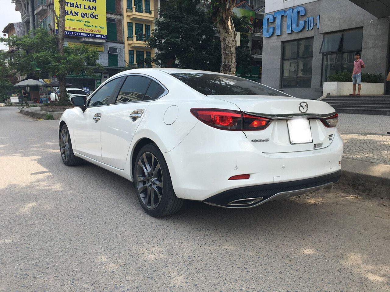 Mazda 6 2017 - Bán Mazda 6 màu trắng nội thất đen, SX 2017, xe gia đình đi giữ gìn còn rất mới