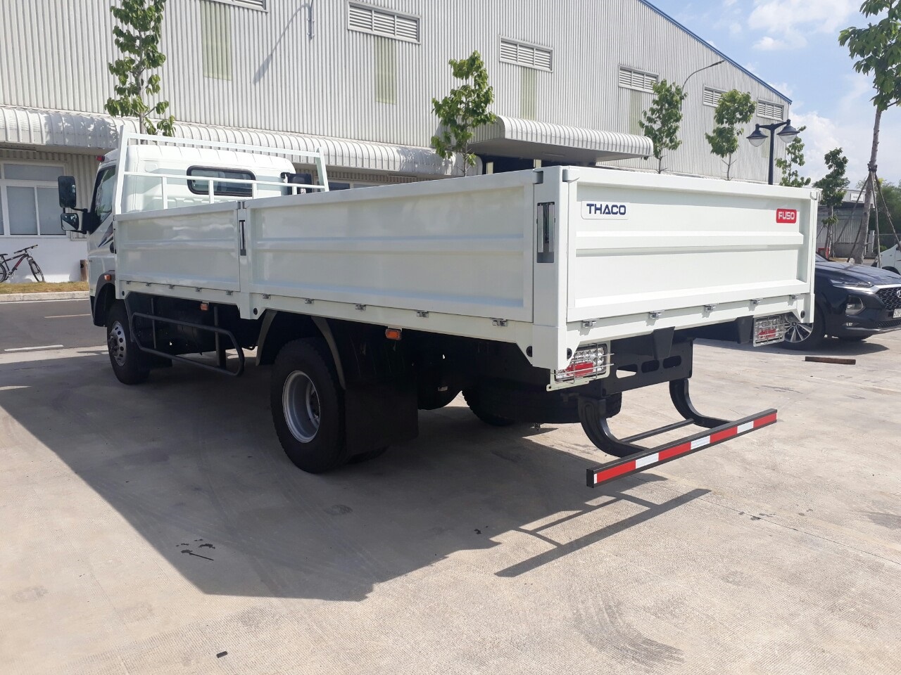 Genesis Friendee 2020 - Bán xe tải Nhật Bản tải trọng 7 tấn, thùng dài 6,1 mét