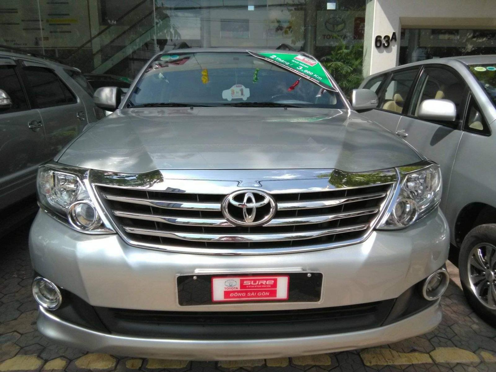 Toyota Fortuner FX 2013 - Cần bán xe Toyota Fortuner FX đời 2013, màu bạc, giá chỉ 640 triệu