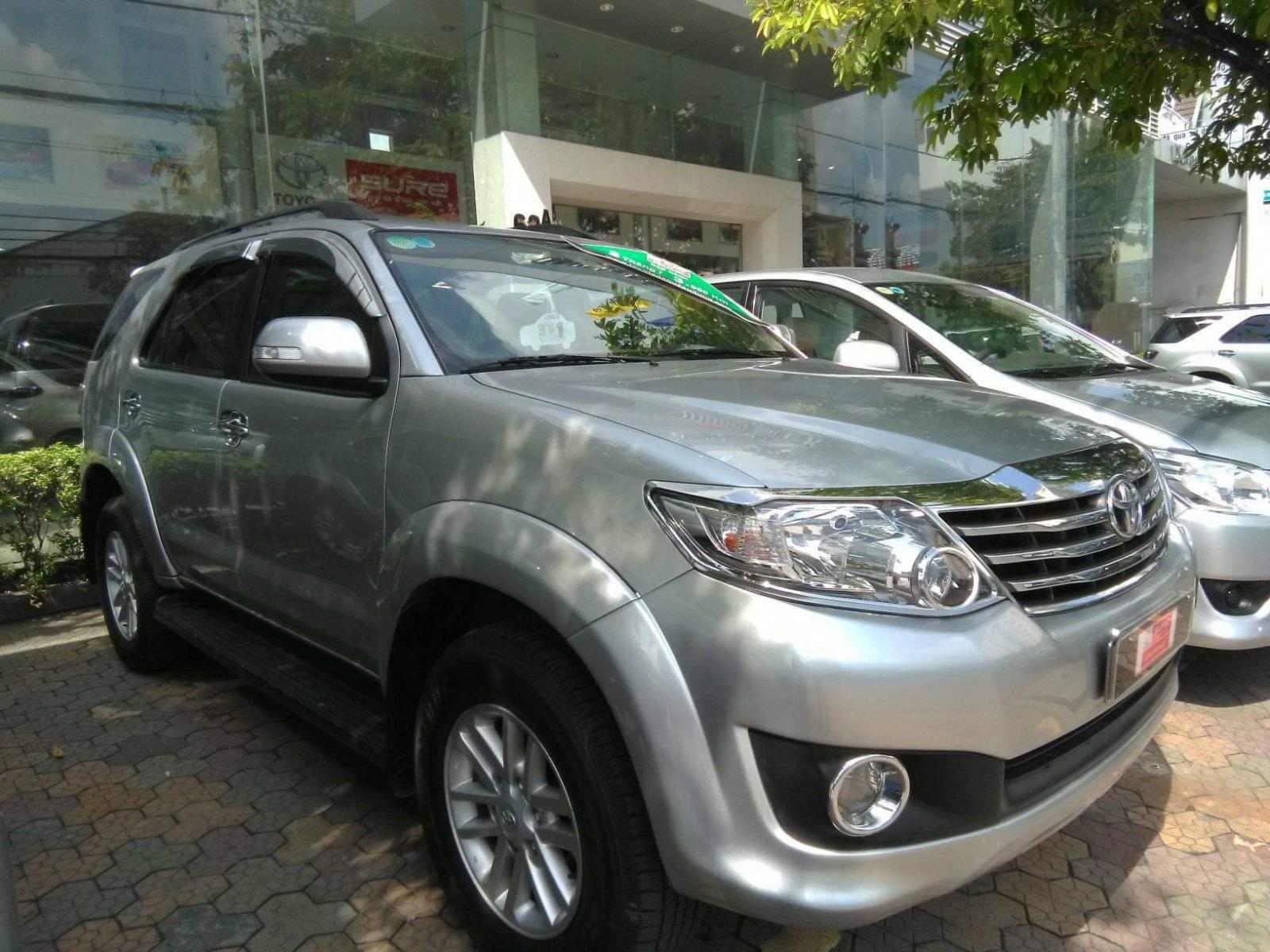 Toyota Fortuner FX 2013 - Cần bán xe Toyota Fortuner FX đời 2013, màu bạc, giá chỉ 640 triệu