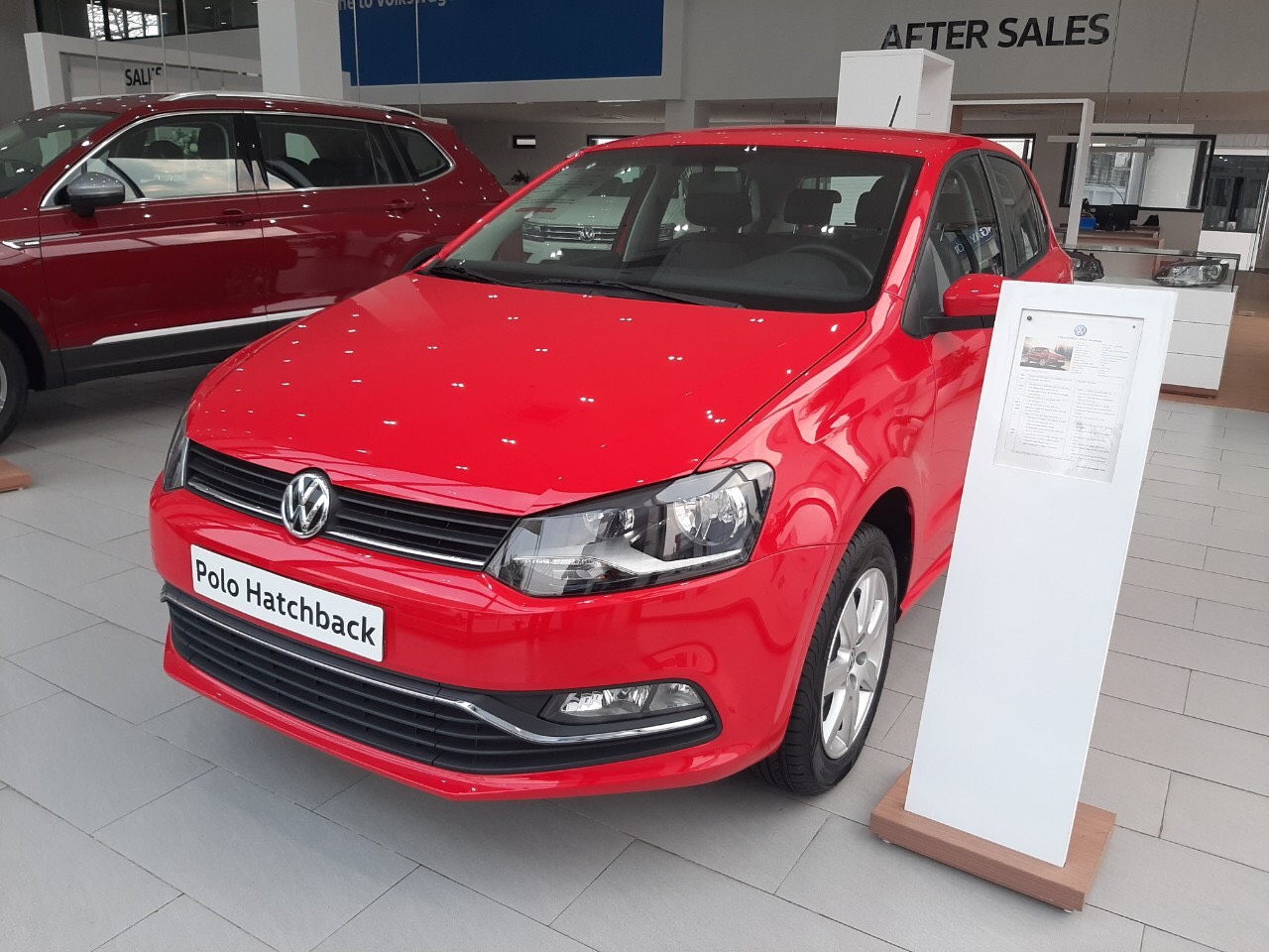 Volkswagen Polo HB 2018 - Volkswagen Polo, màu đỏ, nhập khẩu chính hãng tặng nhiều phần quà hấp dẫn