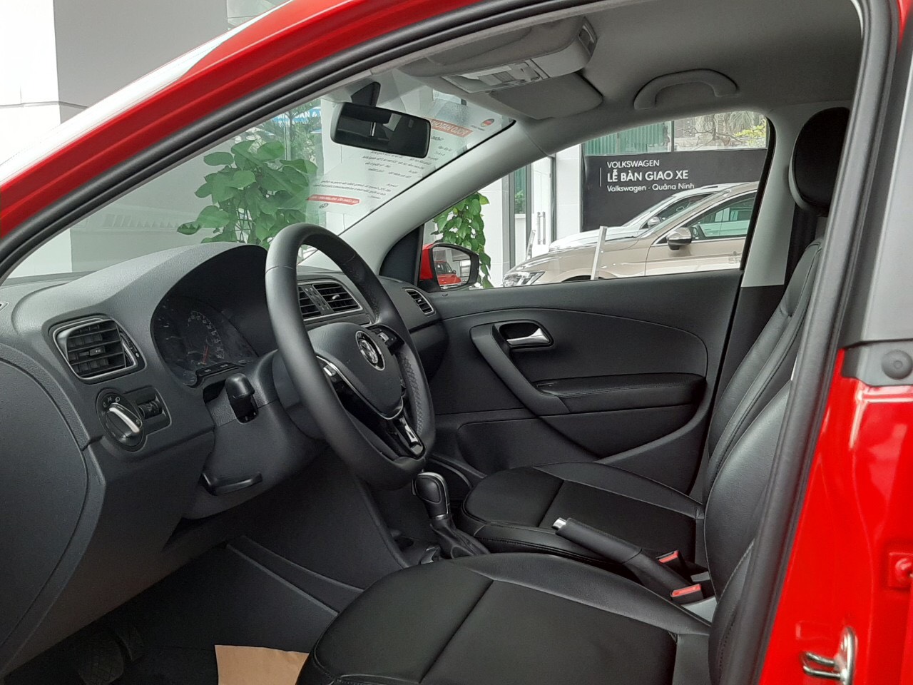 Volkswagen Polo HB 2018 - Volkswagen Polo, màu đỏ, nhập khẩu chính hãng tặng nhiều phần quà hấp dẫn