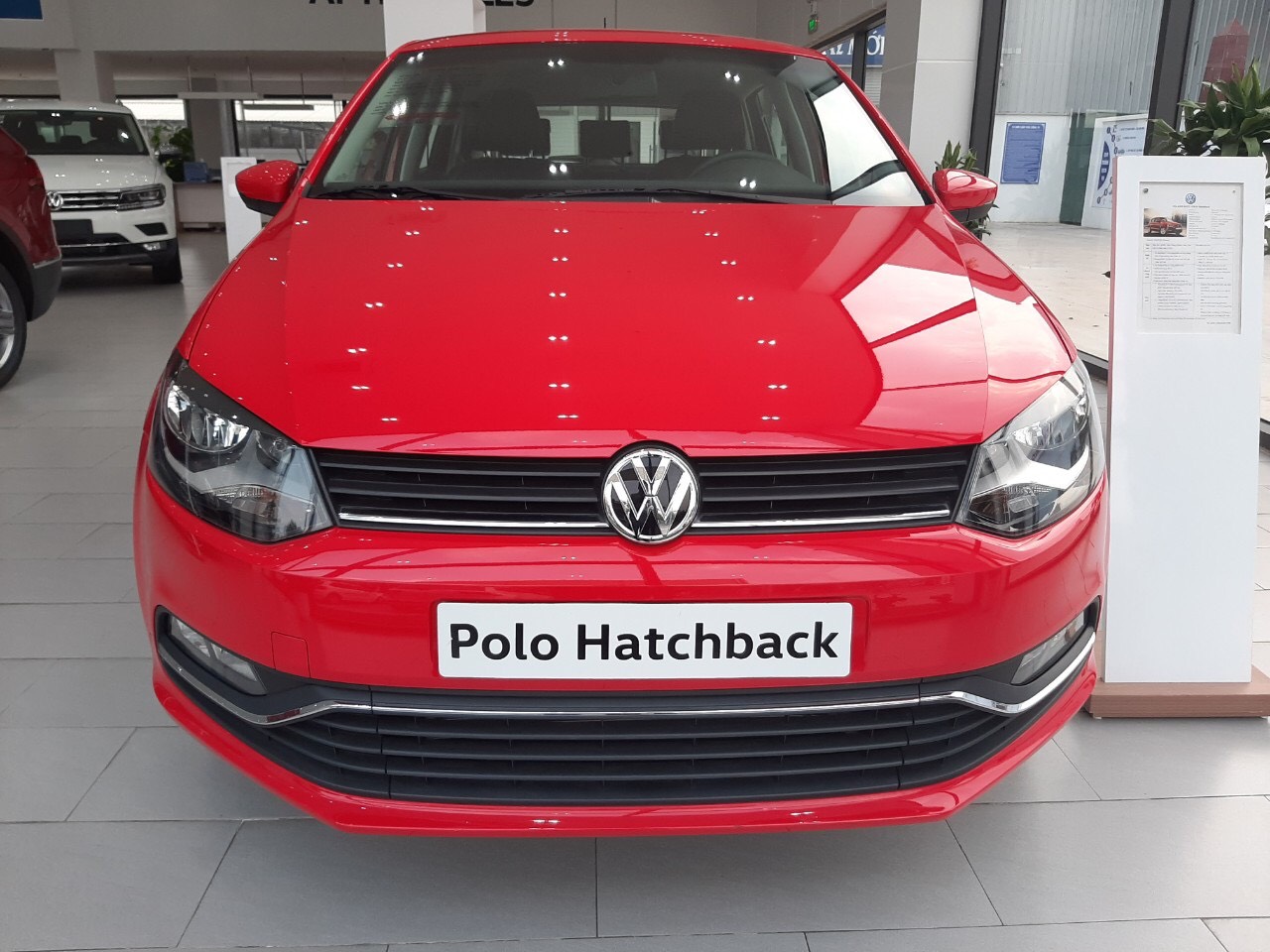 Volkswagen Polo HB 2018 - Volkswagen Polo, màu đỏ, nhập khẩu chính hãng tặng nhiều phần quà hấp dẫn