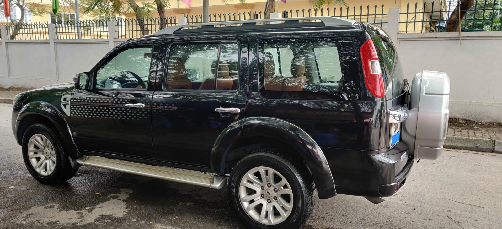 Ford Everest 2.5L 2014 - Cần bán xe Ford Everest 2.5L đời 2014, màu đen, giá 530tr