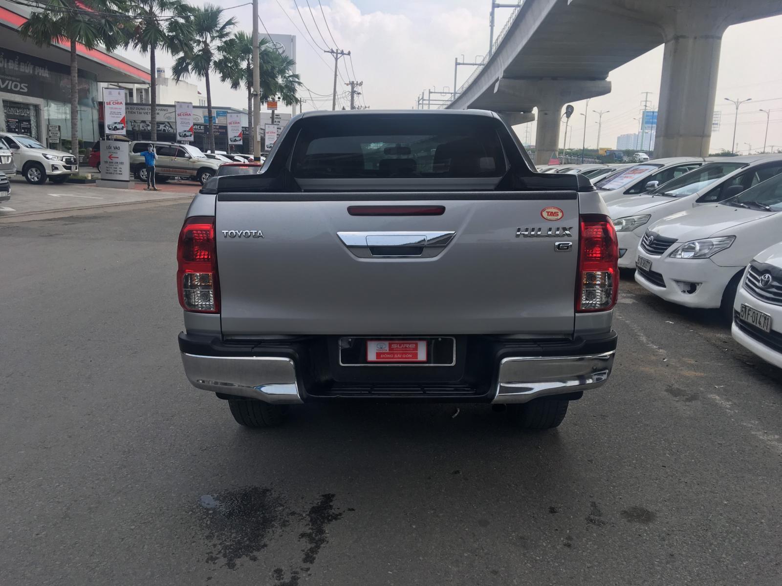 Toyota Hilux 2015 - Bán xe Hilux 3.0AT chuyên cơ bán tải