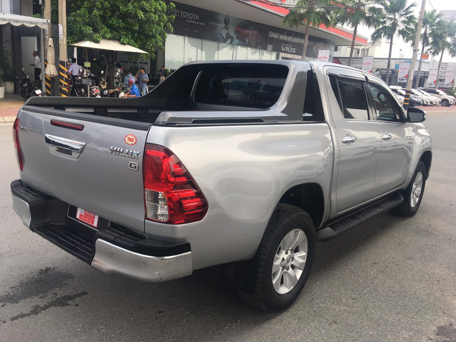 Toyota Hilux 2015 - Bán xe Hilux 3.0AT chuyên cơ bán tải