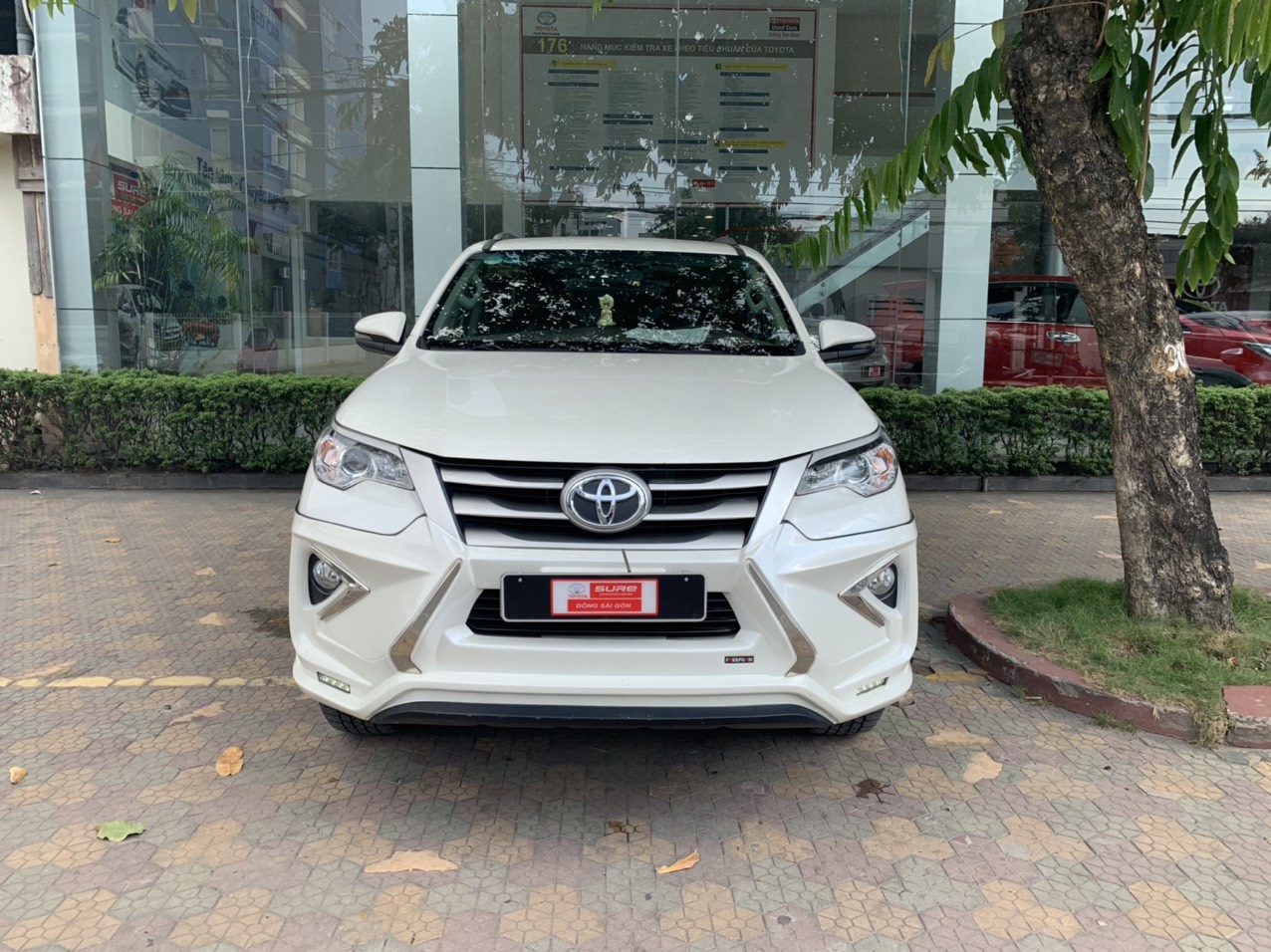 Toyota Fortuner 2018 - Cần bán Fortuner 2018 dầu số sàn giá hạt dẻ ạ. Độ full option