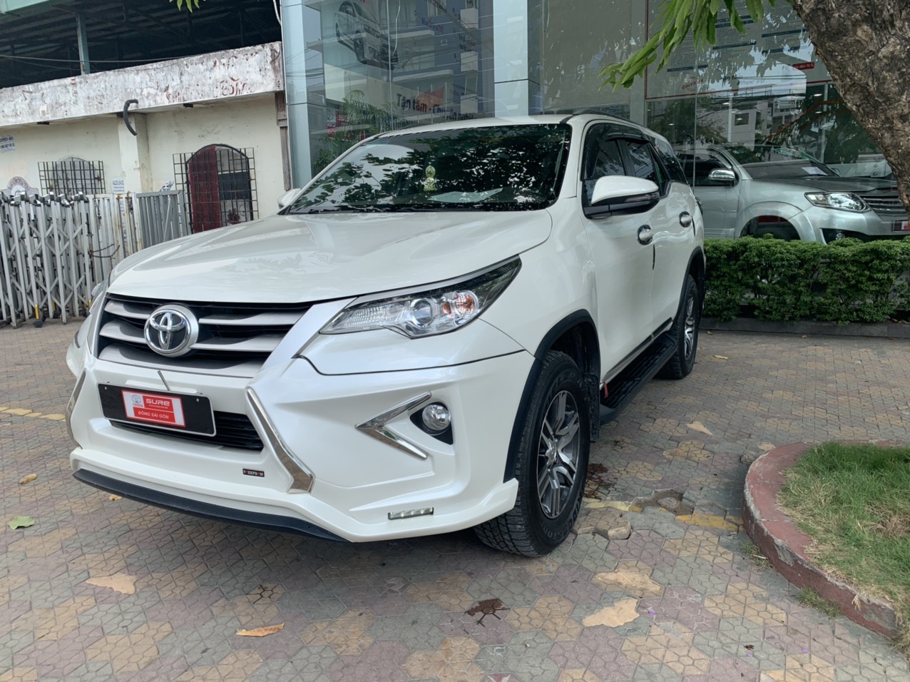 Toyota Fortuner 2018 - Cần bán Fortuner 2018 dầu số sàn giá hạt dẻ ạ. Độ full option