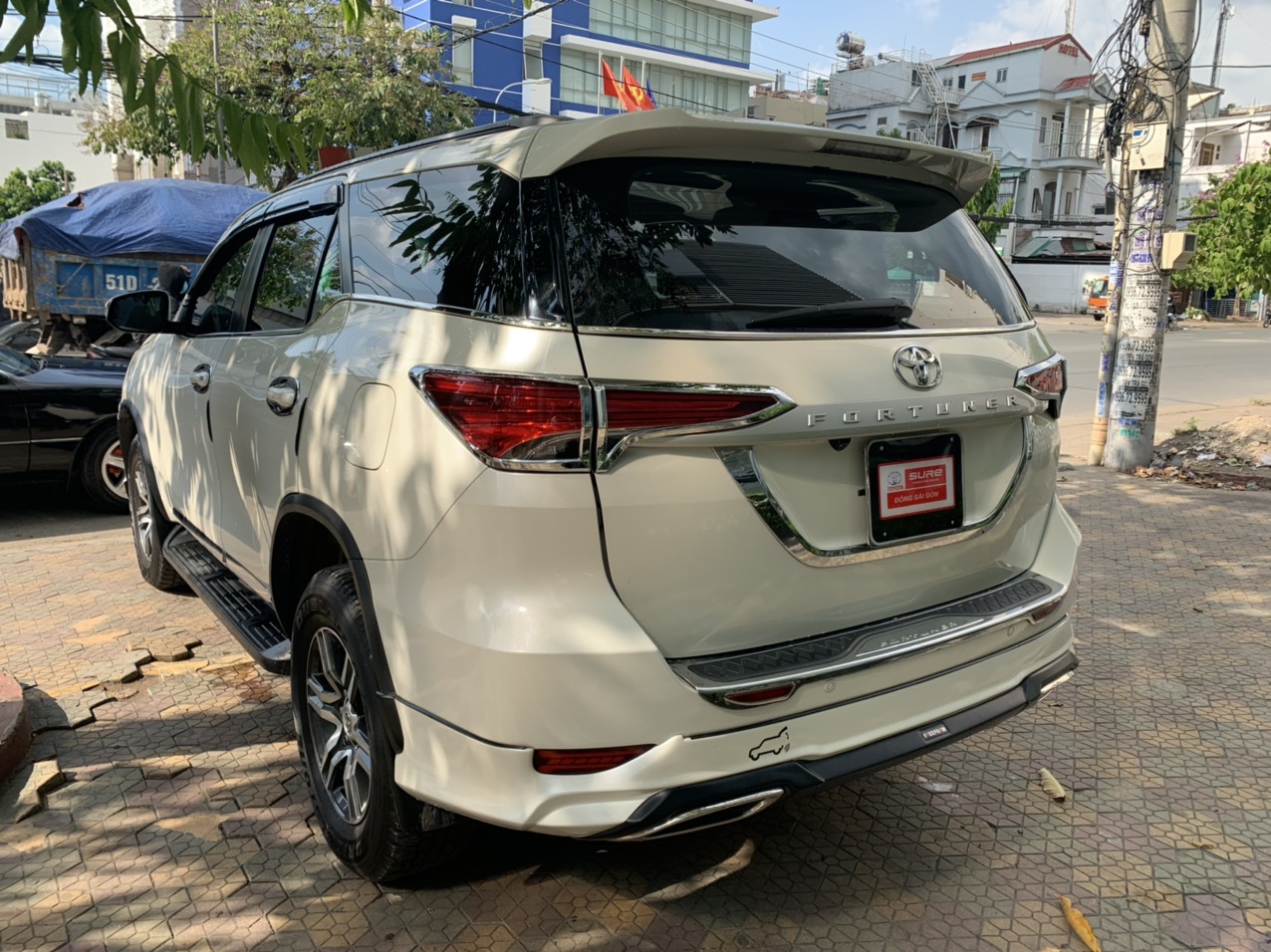 Toyota Fortuner 2018 - Cần bán Fortuner 2018 dầu số sàn giá hạt dẻ ạ. Độ full option