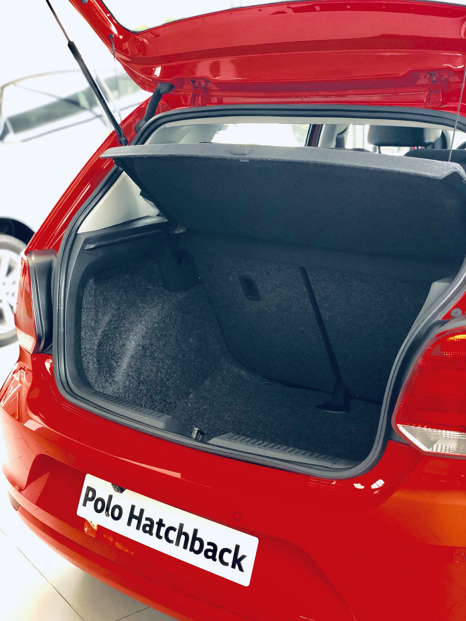 Volkswagen Polo Hatchback 2018 - Volkswagen Polo Hatchback, màu đỏ, nhập khẩu