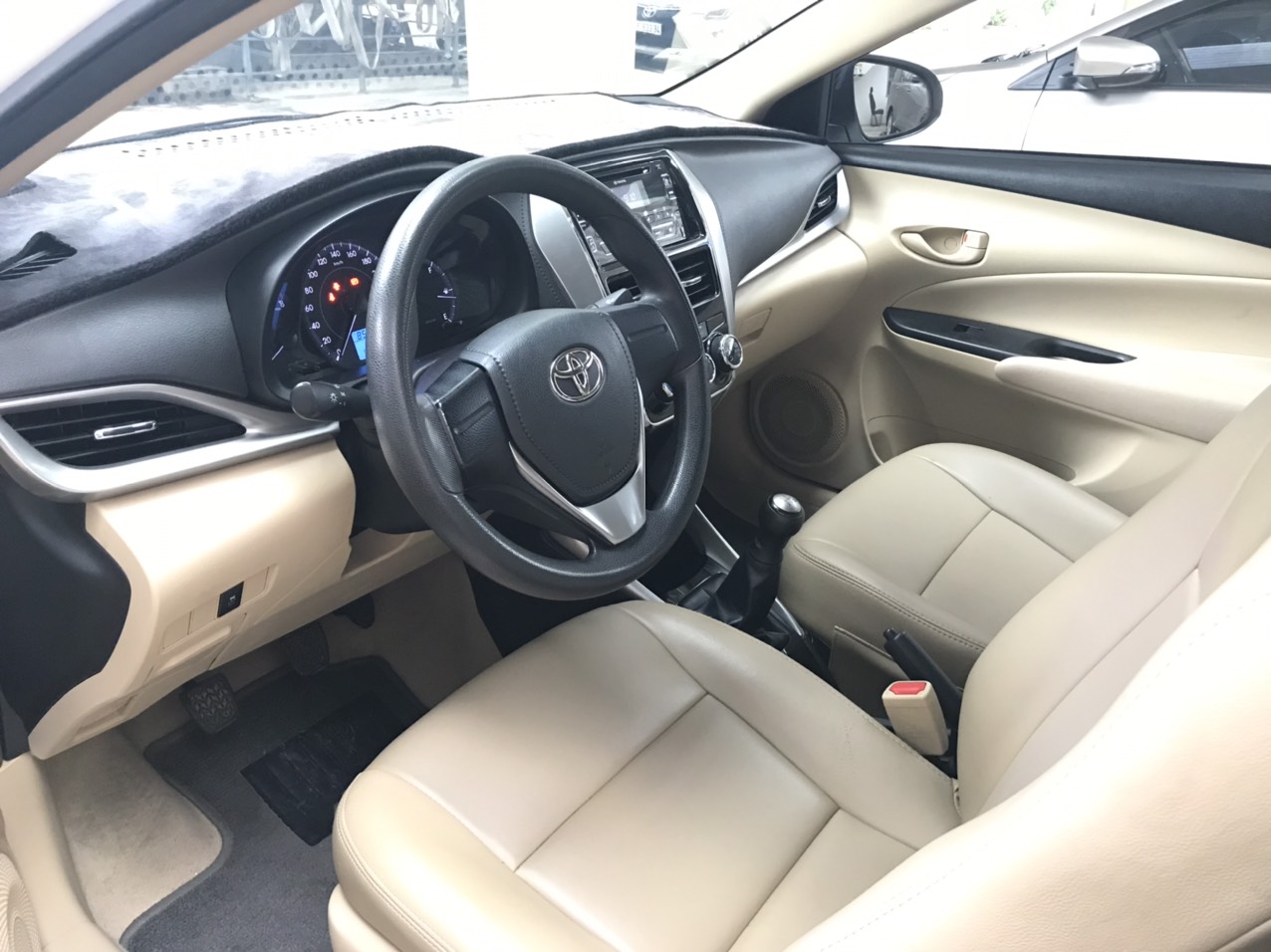 Toyota Vios 1.5E MT 2018 - Cần bán Toyota Vios 1.5E MT đời 2018, màu trắng, số sàn, giá chỉ 495 triệu