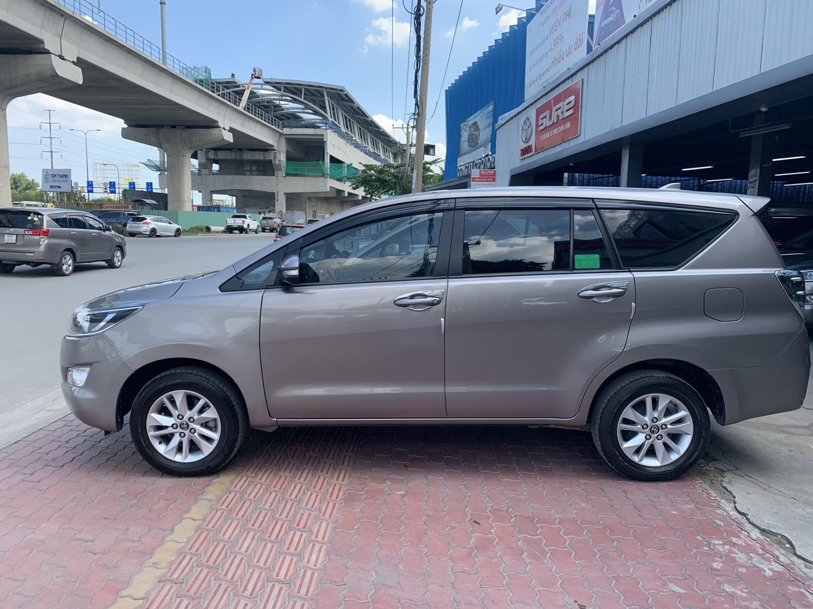 Toyota Innova 2018 - Bán ô tô Toyota Innova E đời 2018, màu bạc