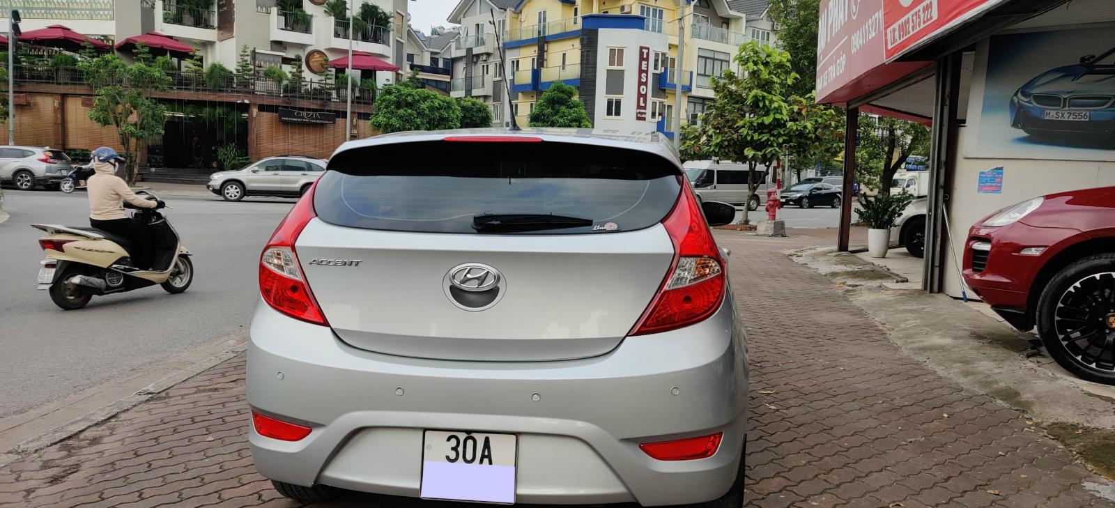 Hyundai Accent 2014 - Xe Hyundai Accent 1.4AT đời 2014, màu bạc, xe nhập